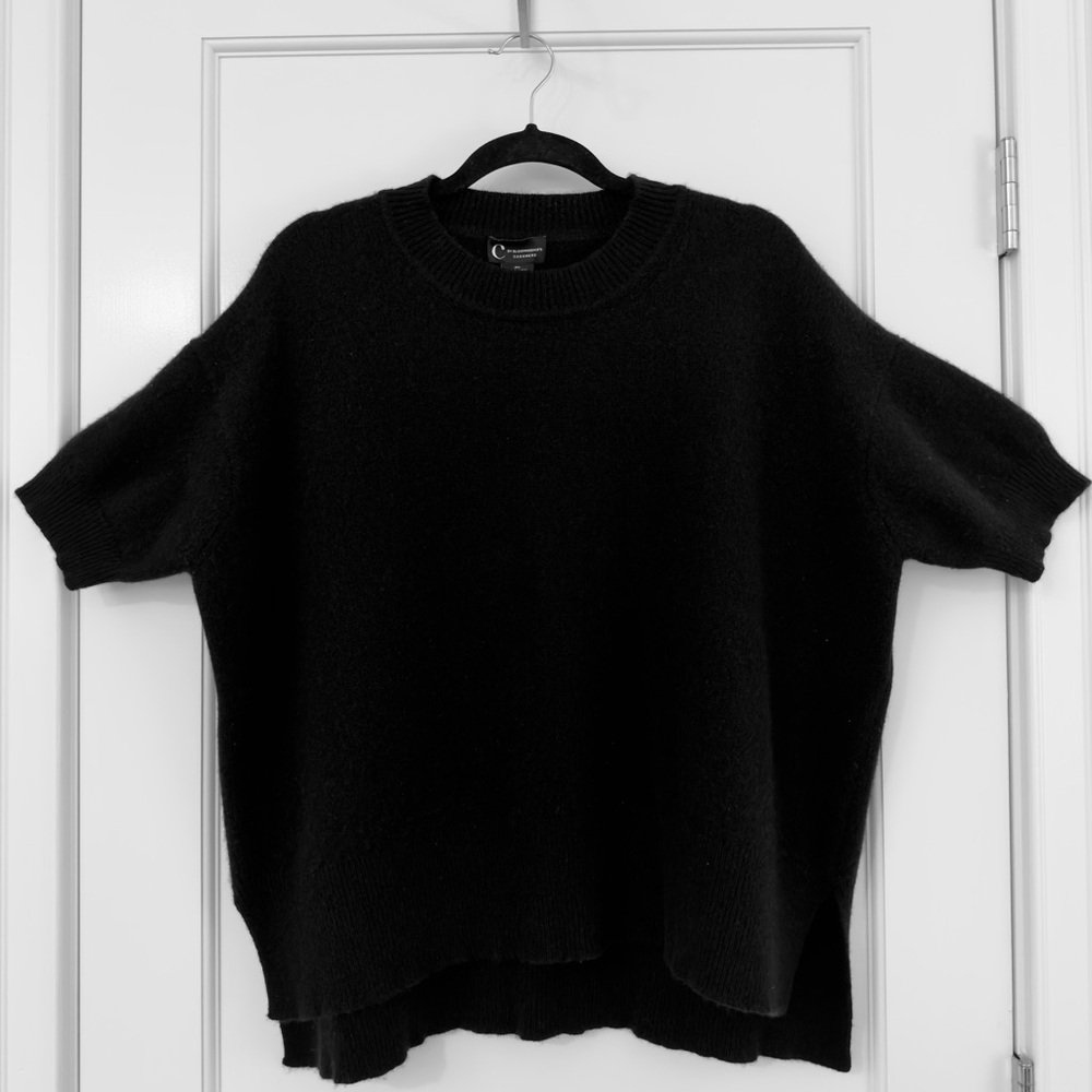 C Bloomingdale’s 100% Cashmere Short Sleeve Crew Neck Sweater, Black